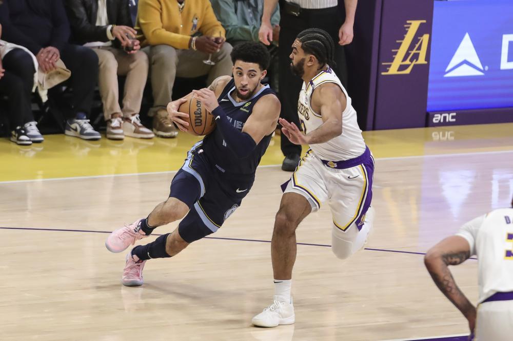 相比之下 相比之下